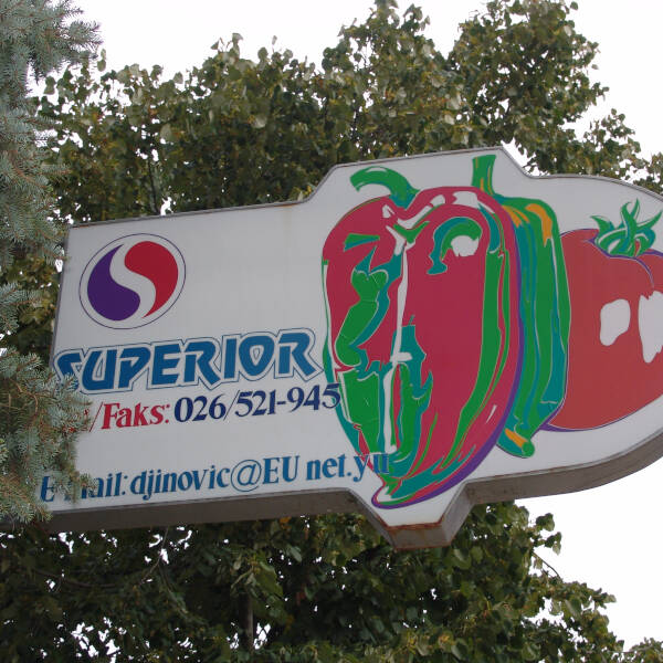 Naš prvi bilbord i reklama u, još uvek, Jugoslaviji.