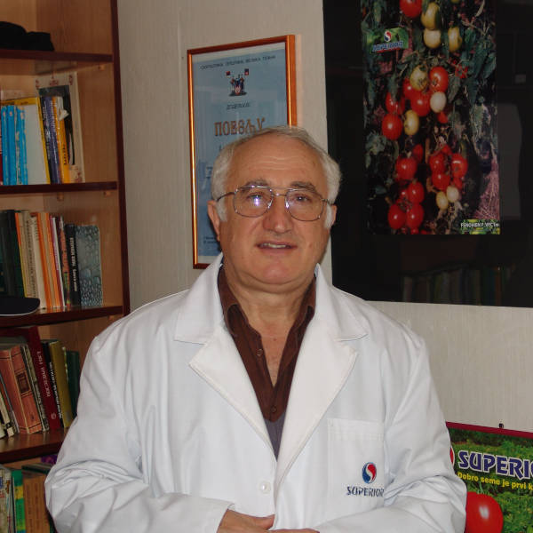 Osnivač i šef razvoja Superiora, Dr Ivo Đinović, profesor povrtarstva.